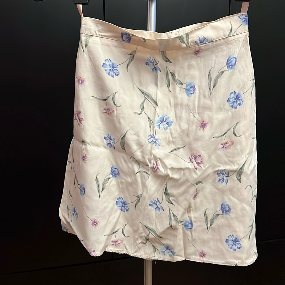 Gorgeous cream with flower print Mini Skirt Size S